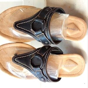ST. JOHN'S BAY SANDAL 6 NWOT